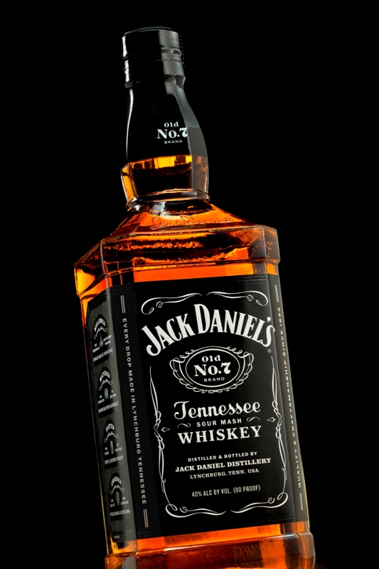 main land Inlay lend Un nou design al sticlei de whisky Jack Daniel's